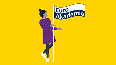 Person hält Fahne mit Logo von Euro-Akademie